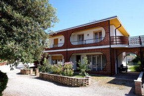 Gorgeous villa for 8 with shared pool